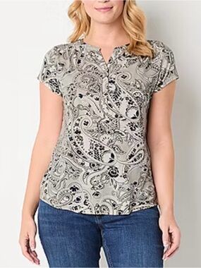 Liz Claiborne 3x Women’s Cream Paisley Short-Sleeve Top